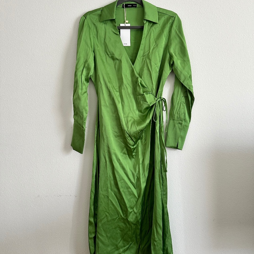 Green collared wrap dress with long sleeves
